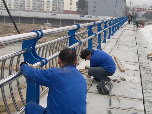 七台河不锈钢河道护栏的特性及其在城市景观中的应用