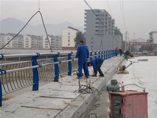 七台河不锈钢复合管护栏常见问题及解决方案